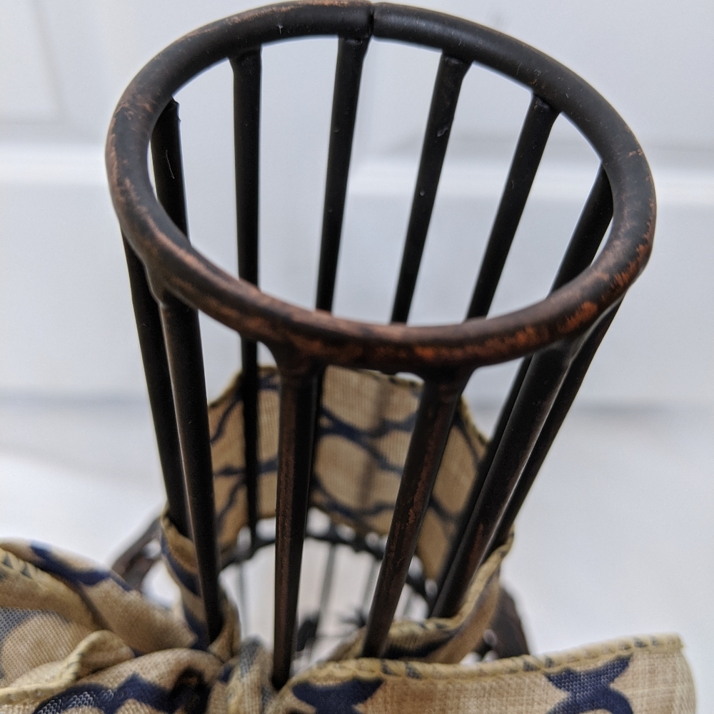 Metal Wine Bottle Cork Holder - Picture 4 of 6